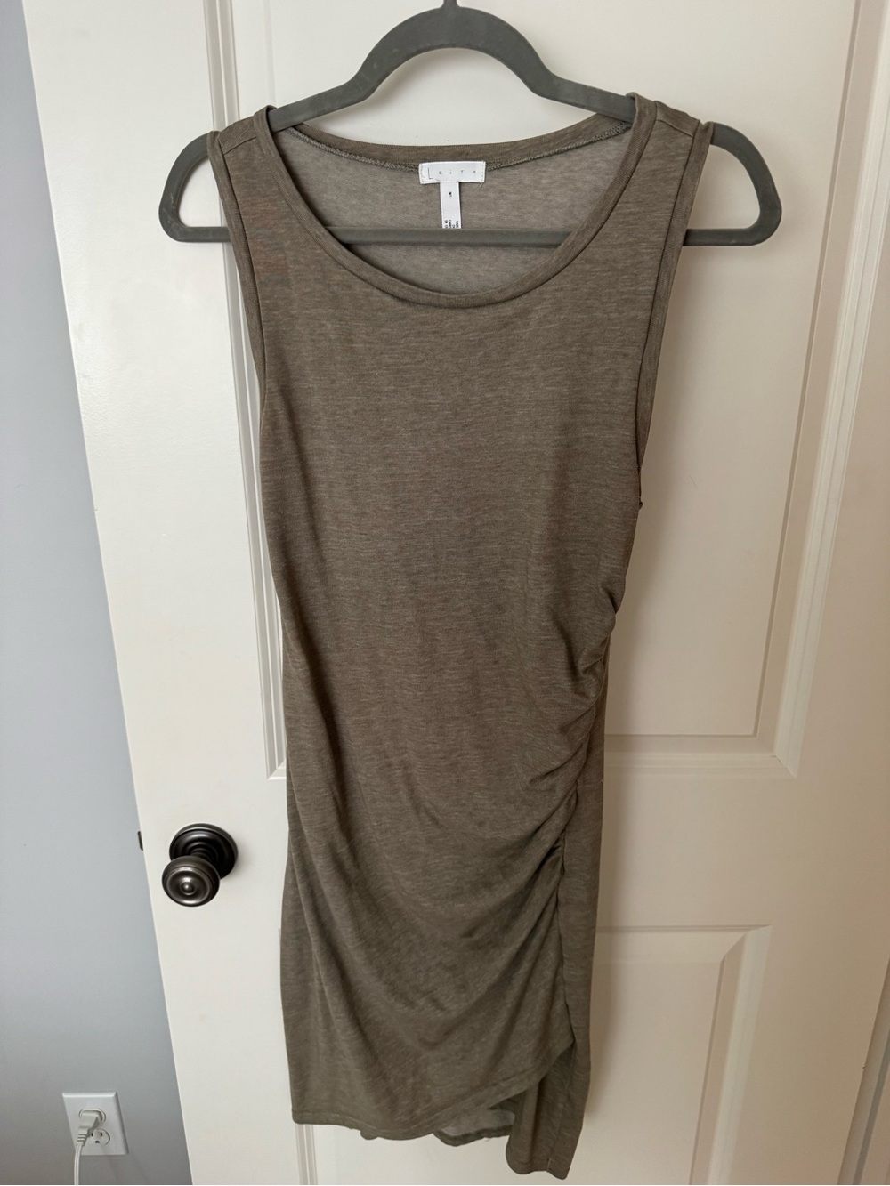 Leith Scoop Neck Slim Tee in Taupe Brown
